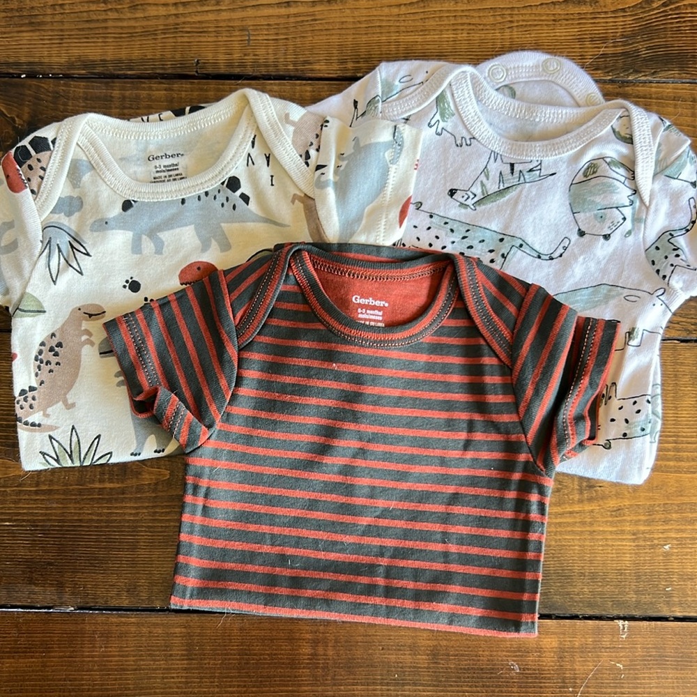 3pk short sleeve onsie 0-3 months